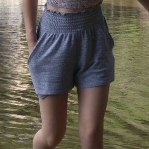 Aritzia Wilfred Free Flowy Grey Shorts